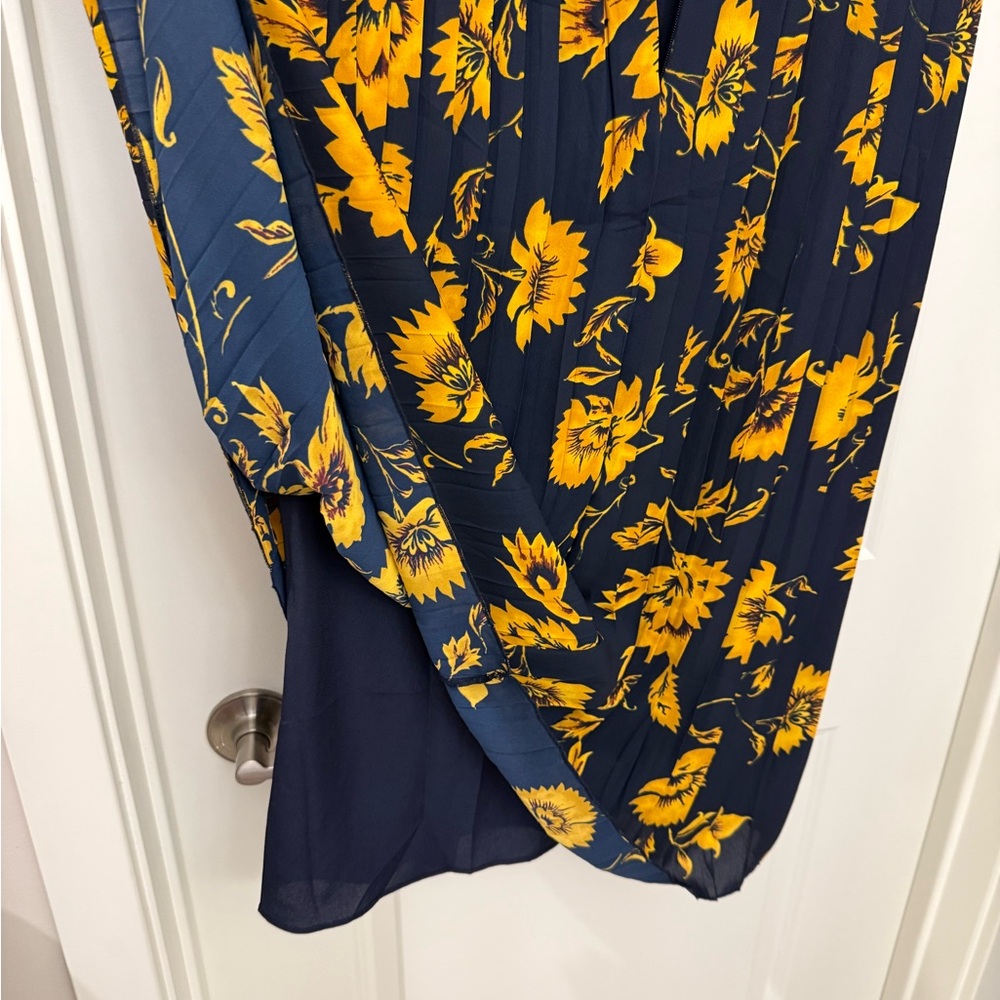 NWOT navy floral pleated dress - Picture 10 of 11